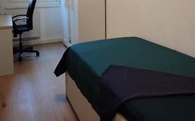 Komfortables Und Sauberes Zimmer